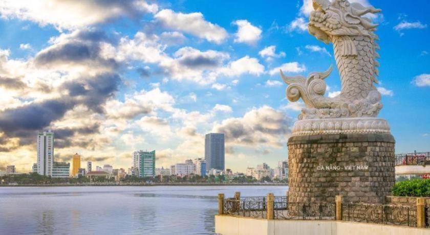 オメガ ダ ナン ビーチ ホテル ダナン市 エクステリア 写真